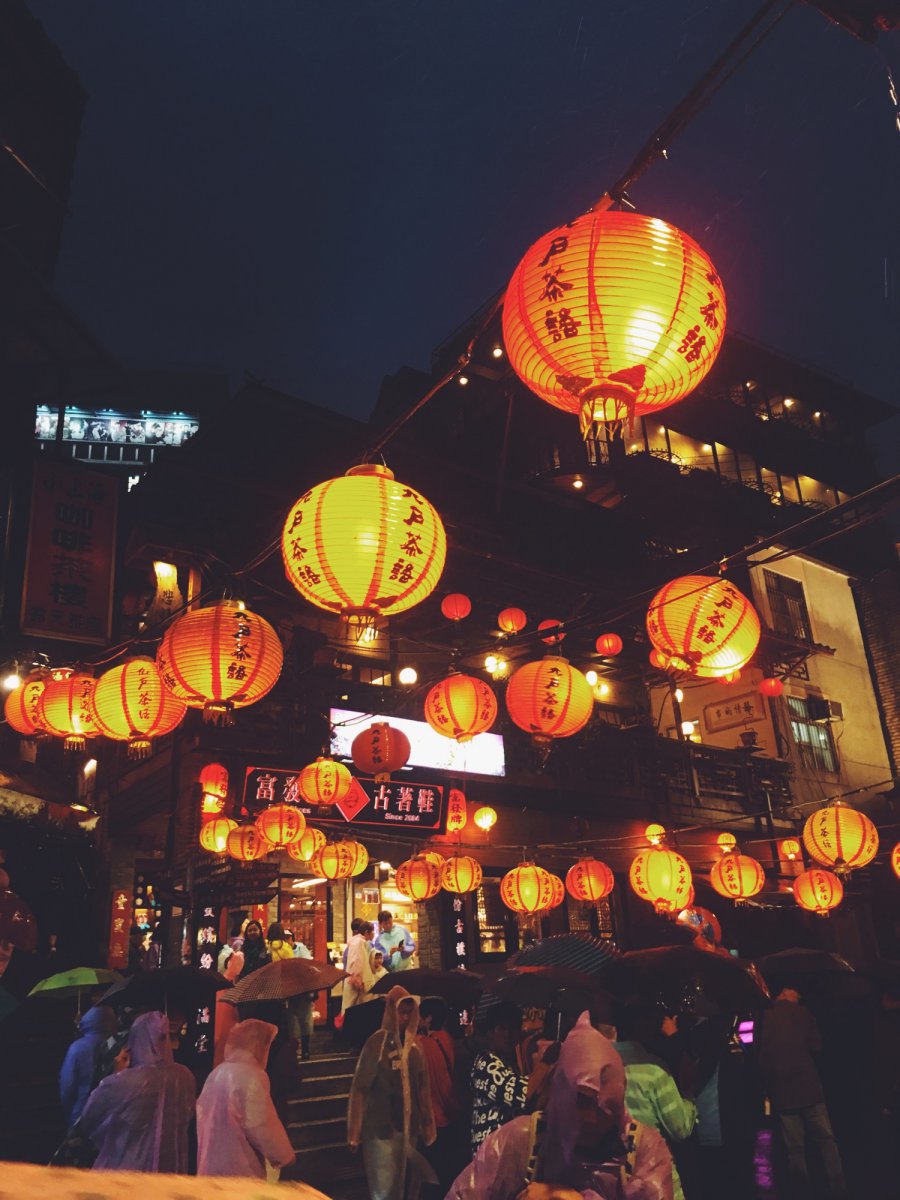 古街红灯笼夜
