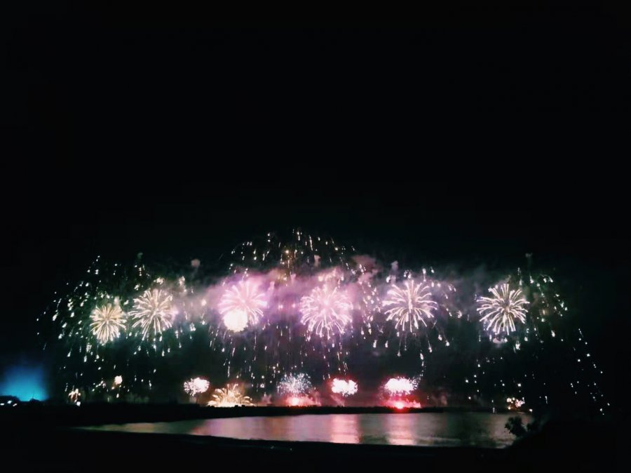 夜空绚丽烟花
