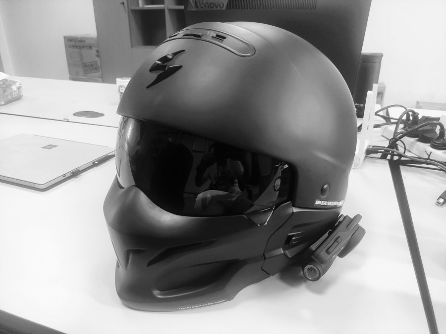黑色头盔