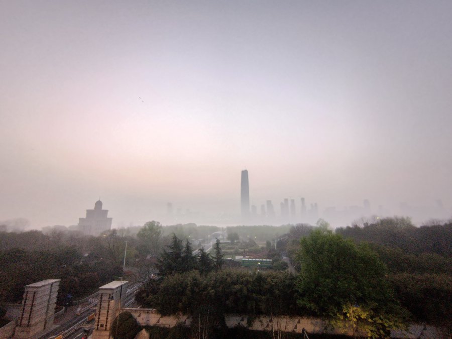 雾锁城市