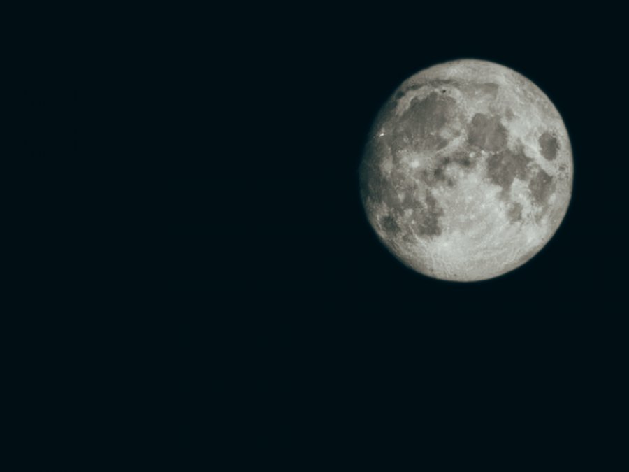 深蓝明月