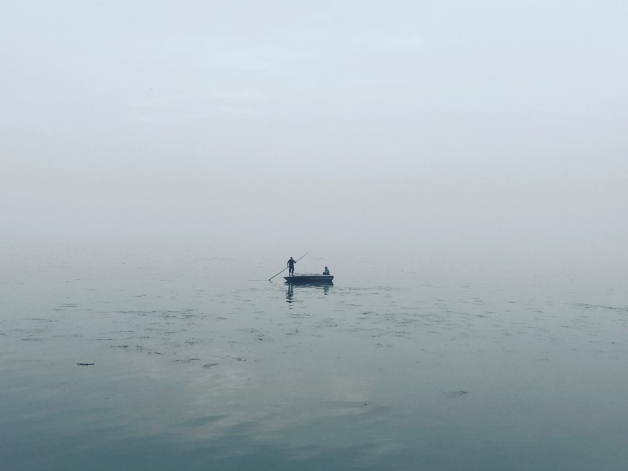 雾中垂钓